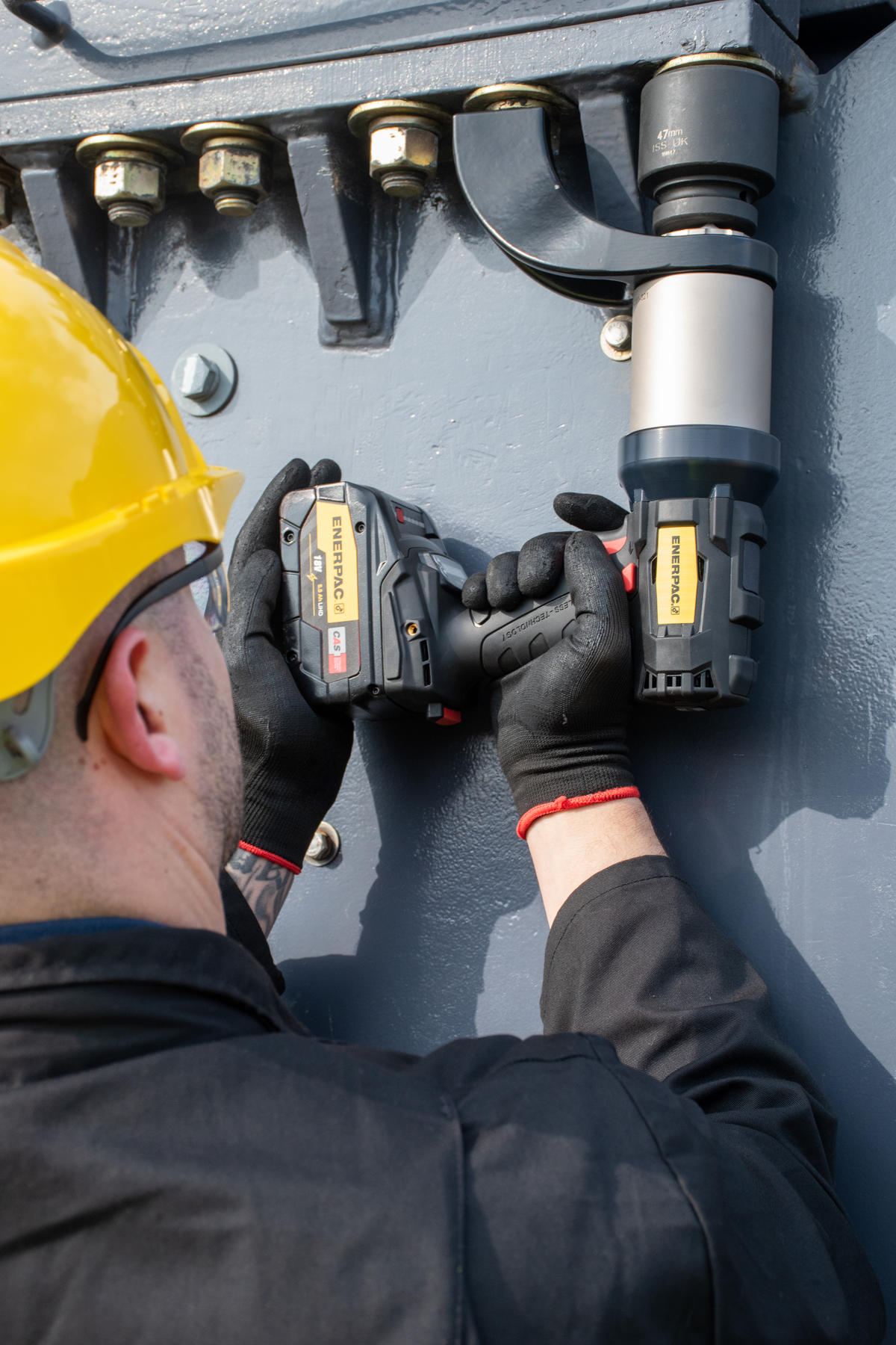 Die Batterie Torque Wrench im Einsatz.