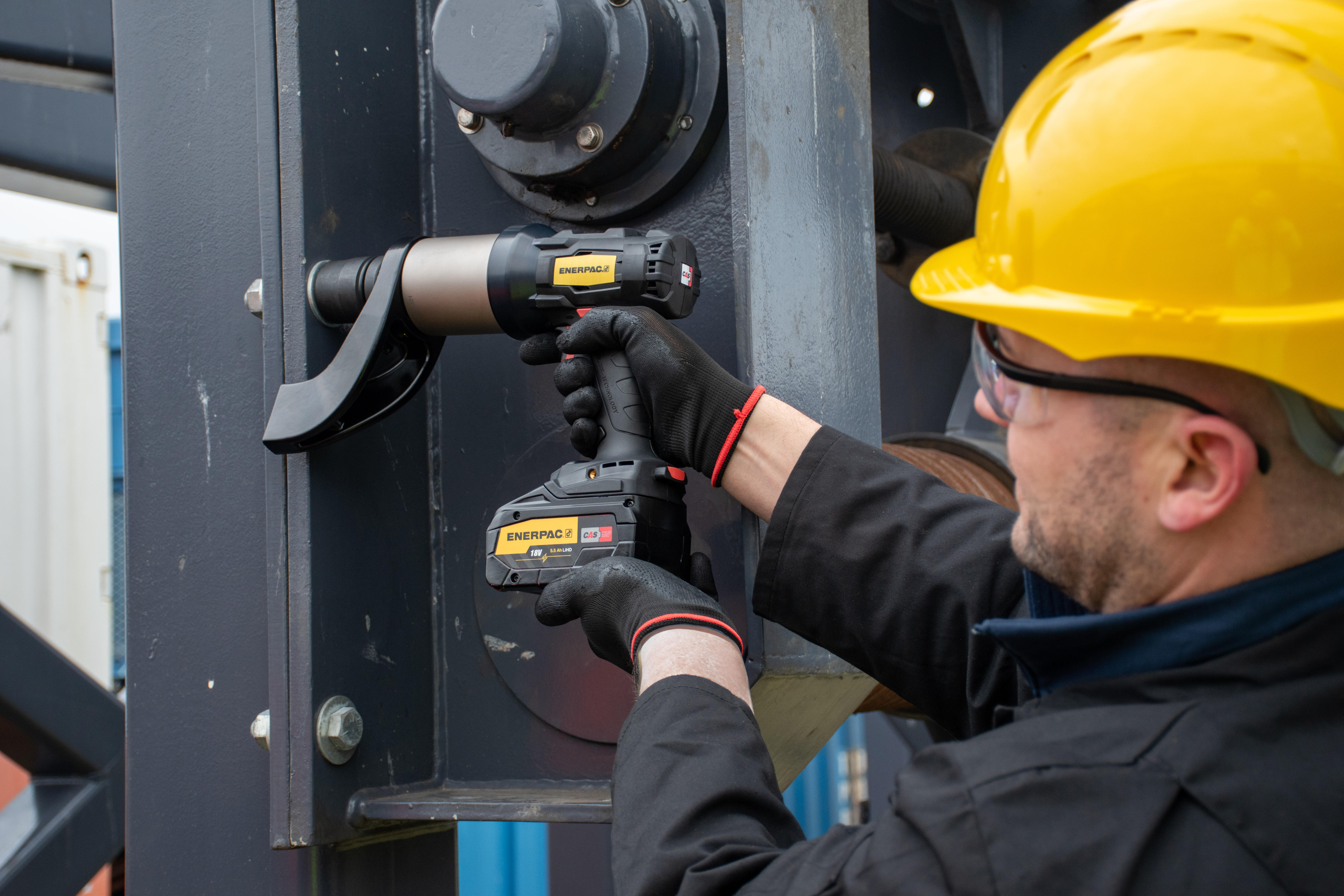 Die Batterie Torque Wrench im Einsatz.