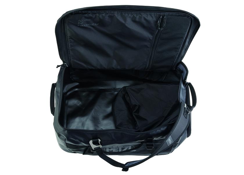 Große D-förmige Öffnung zum einfachen und übersichtlichen Verstauen der Ausrüstung.