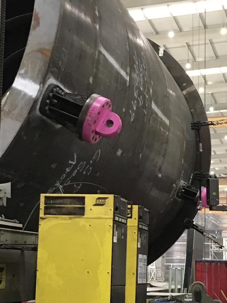 Stärkster WBPG Anschlagpunkt als kleine Komponente eines gigantischen Kranbauteiles