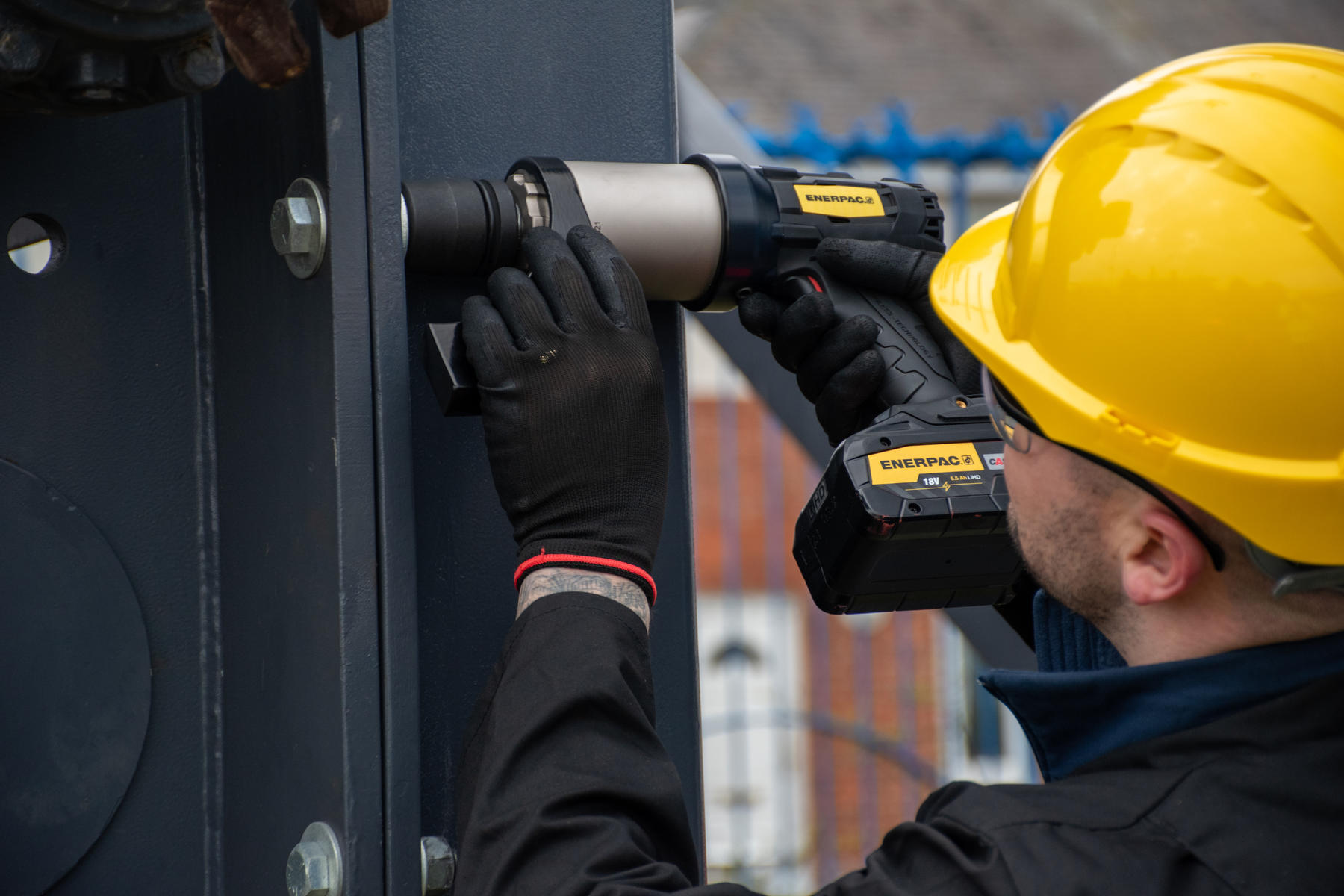 Die Sets werden inkl. Abstützarm ausgeliefert.